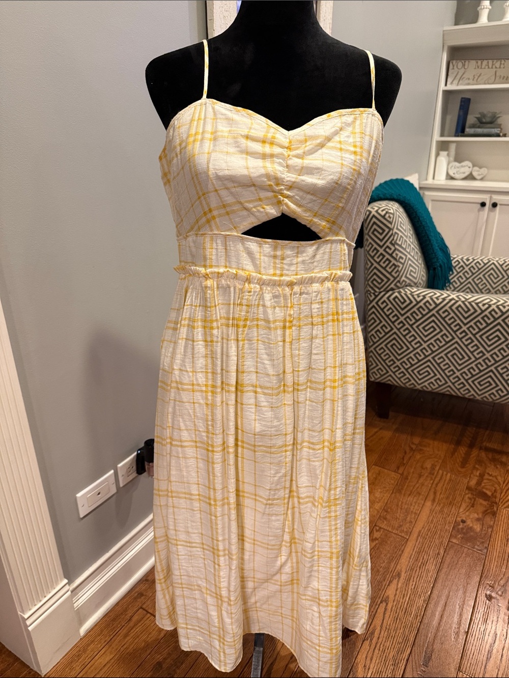 White and yellow sundress. Size large.